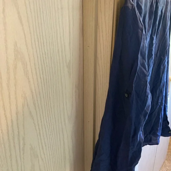 Dark navy 100% silk dressy top. Size Large - Picture 5 of 5